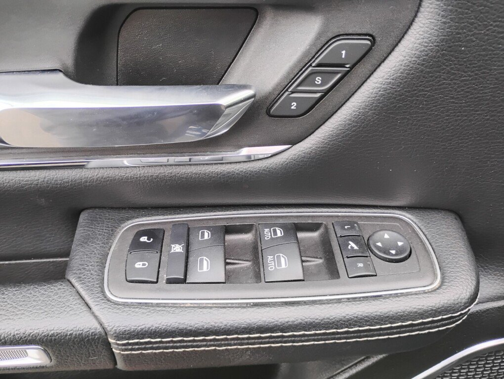 Used 2024 RAM 1500 Laramie AWD/4WD image 12