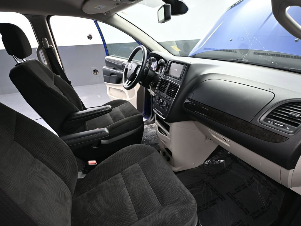 Used 2019 Dodge Grand Caravan SE w/ UConnect Hands-Free Group image 42