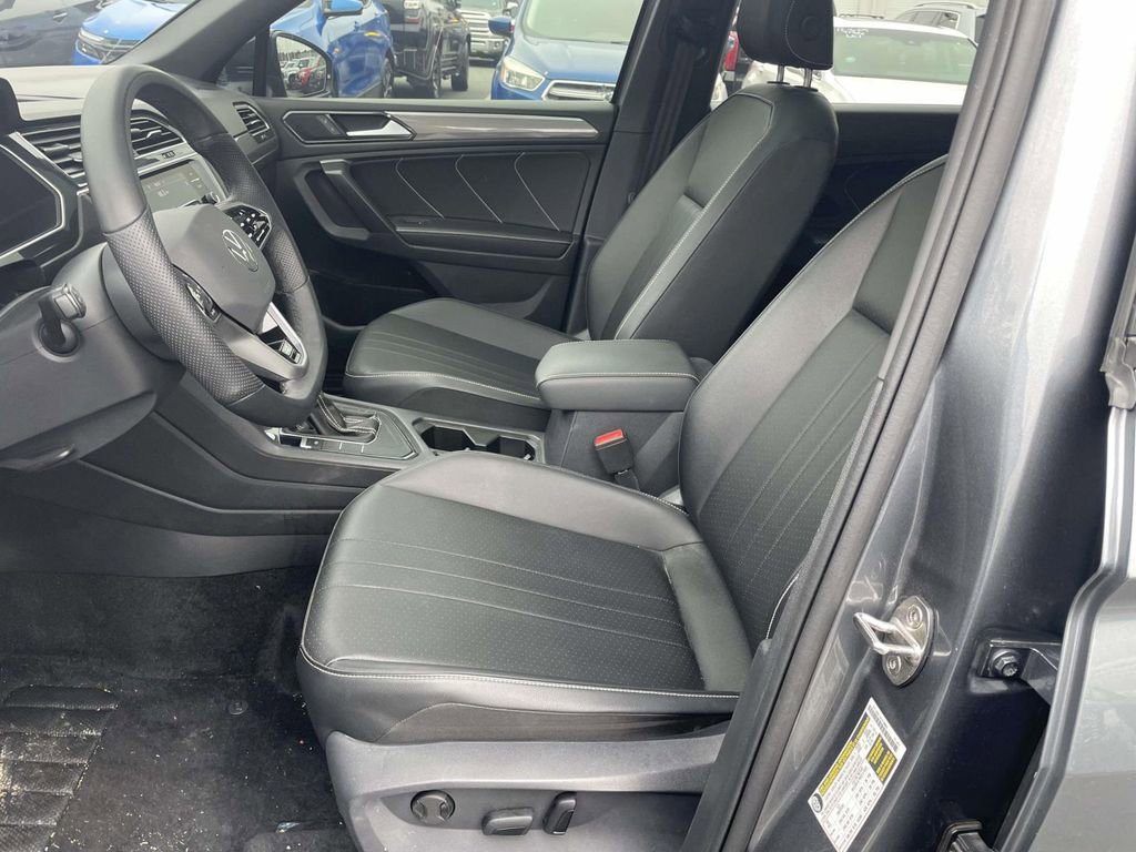 Used 2024 Volkswagen Tiguan SE R-Line w/ MDO Package, Three-Row image 29