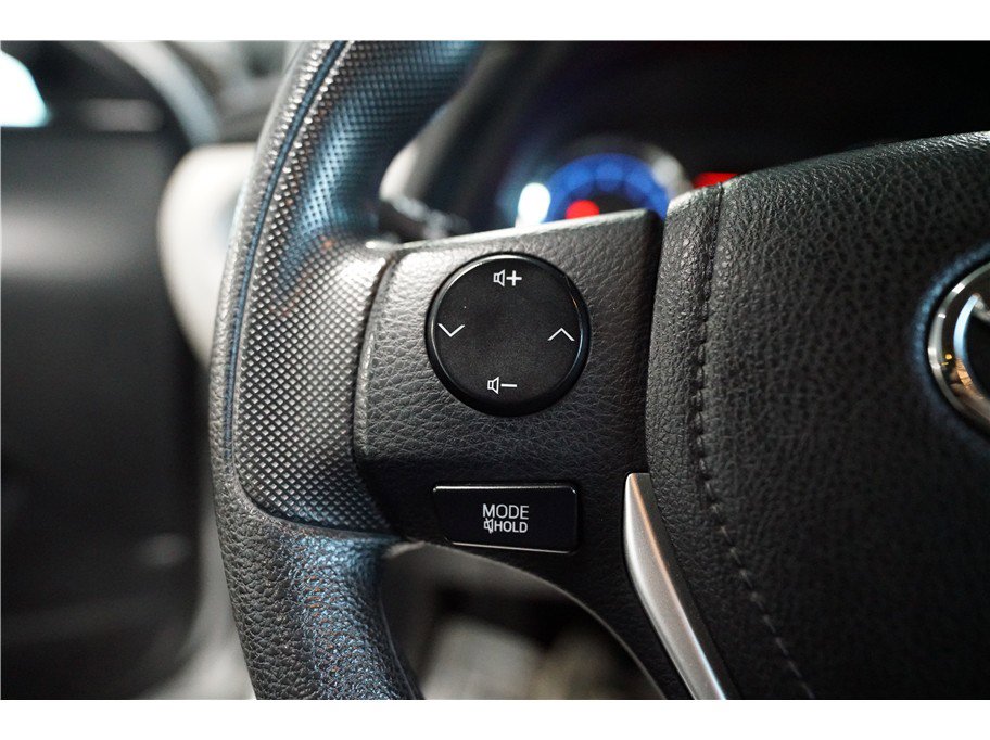 Used 2017 Toyota Corolla LE image 24