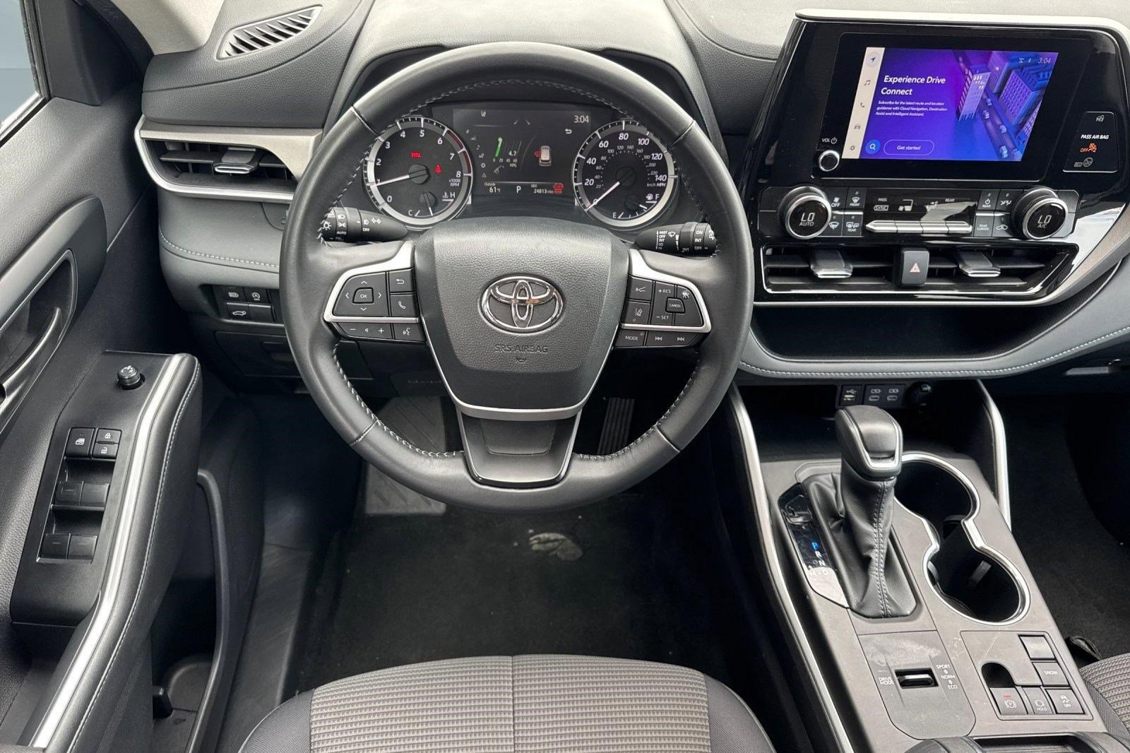 Used 2025 Toyota Highlander LE image 28