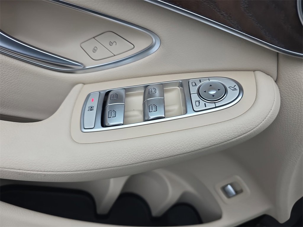 Used 2019 Mercedes-Benz GLC 300 4MATIC image 33