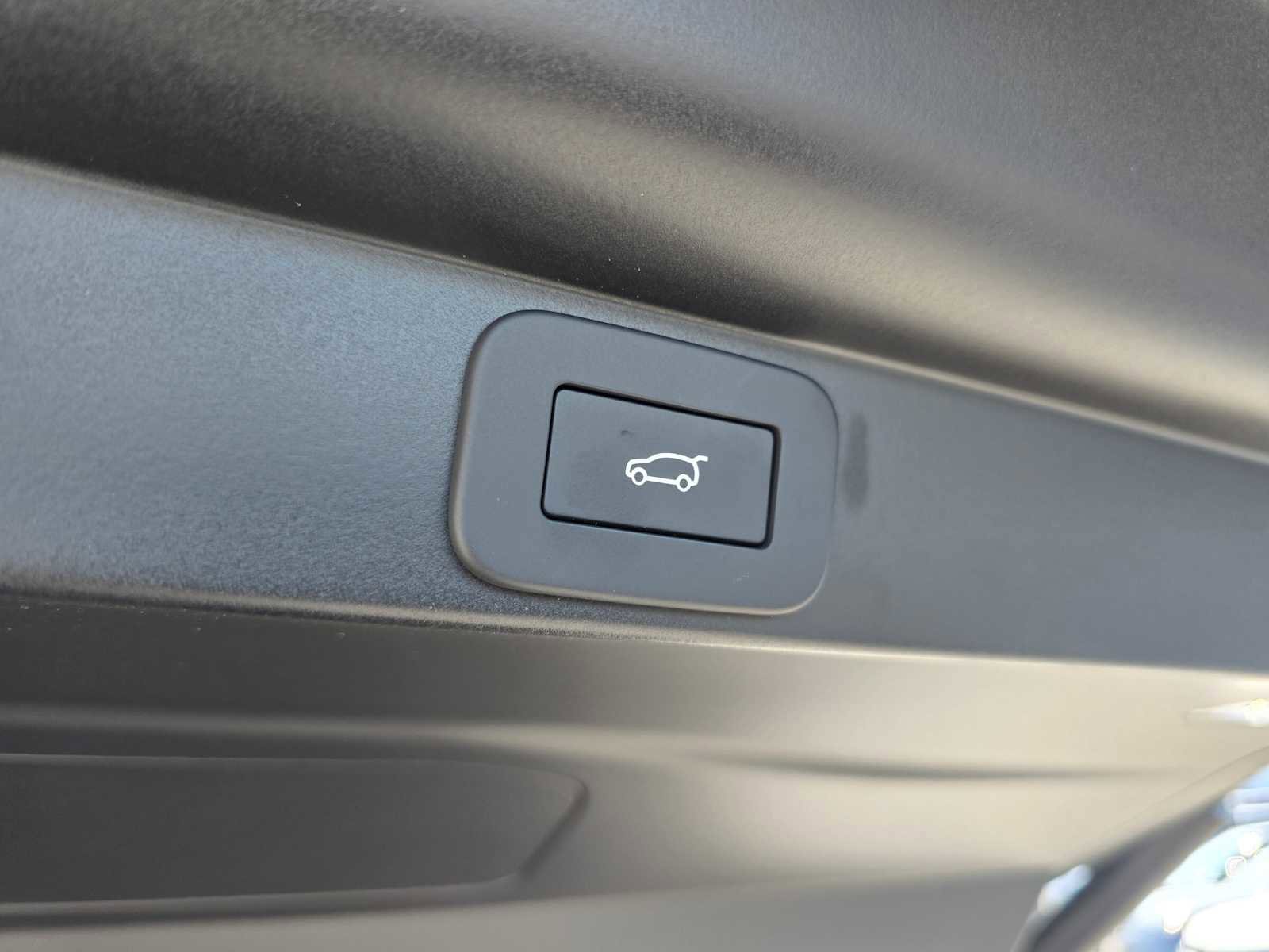 New 2025 Land Rover Range Rover SE image 18