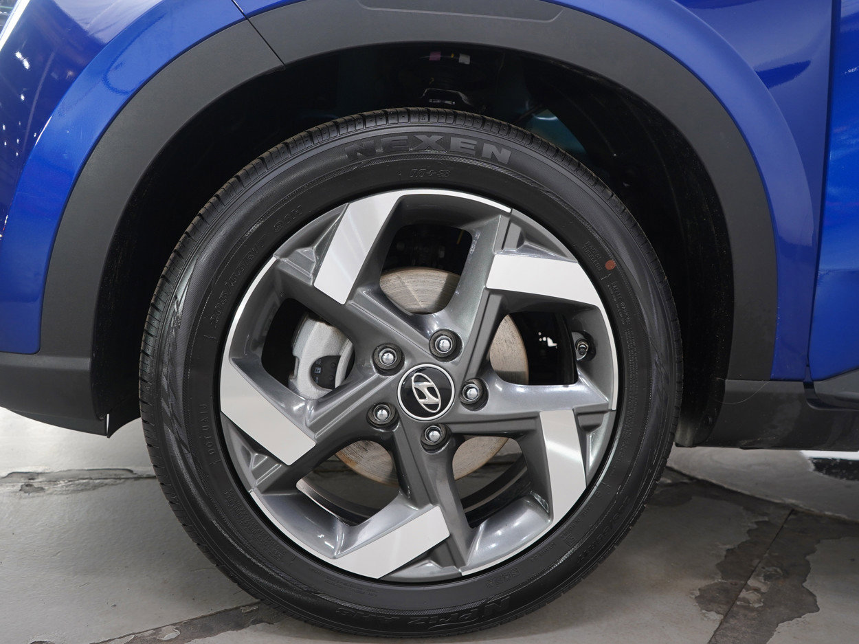 Used 2023 Hyundai Venue Limited image 29