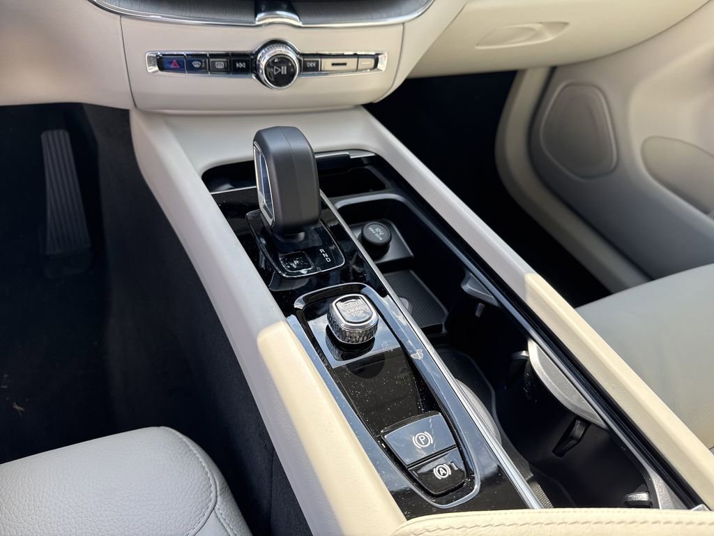 New 2025 Volvo XC60 T8 Plus w/ Protection Package Premier image 27