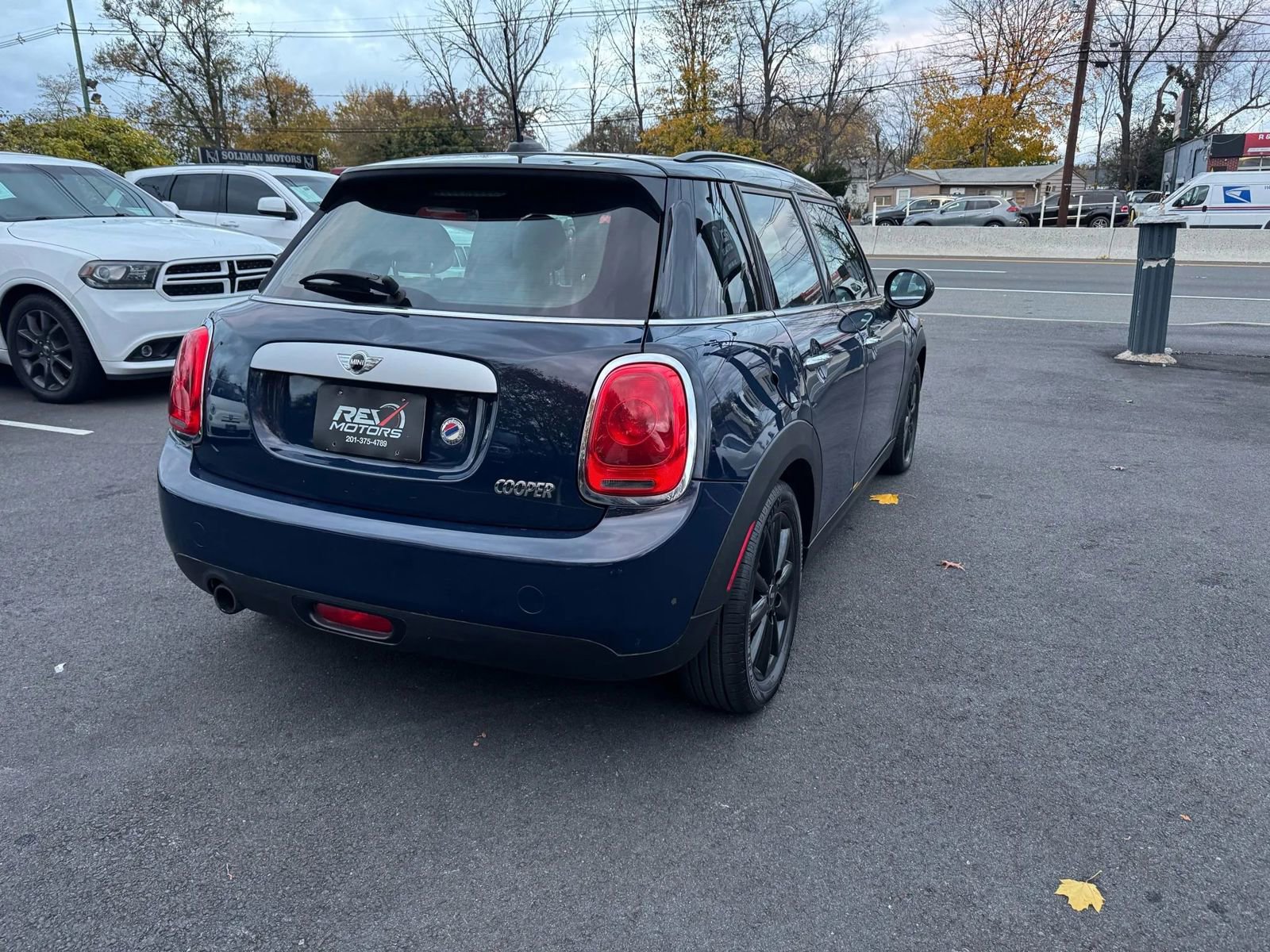 Used 2015 MINI Cooper 4-Door Hardtop image 8