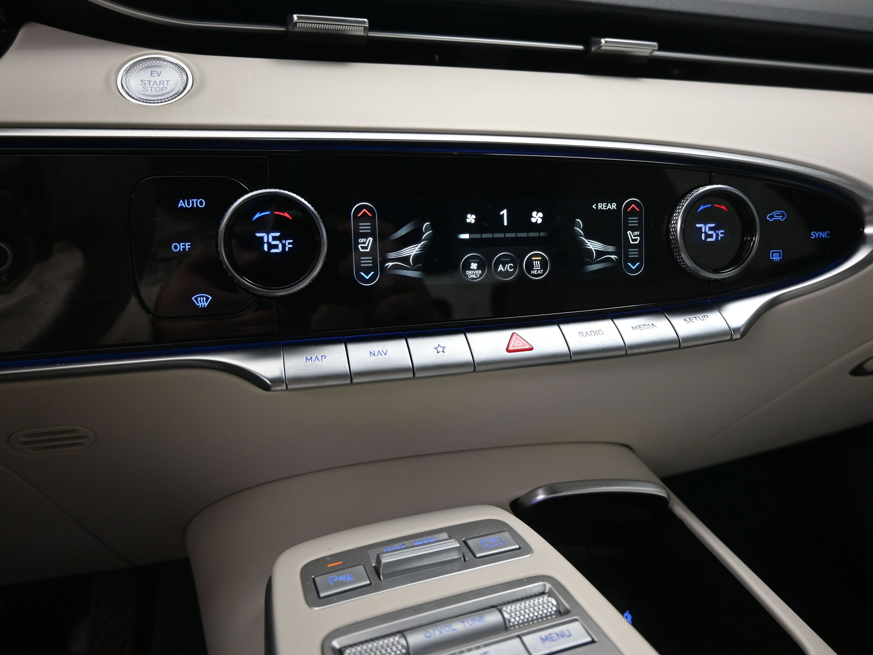 Used 2025 Genesis Electrified GV70 Advanced image 30