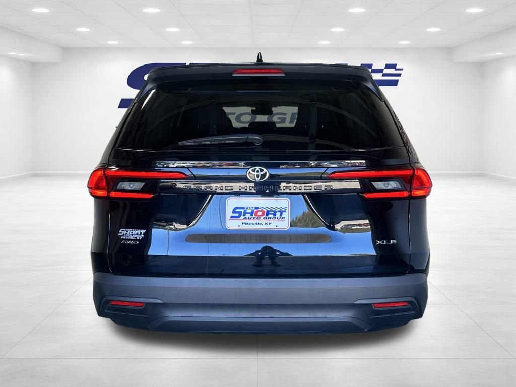 Used 2024 Toyota Grand Highlander XLE image 7