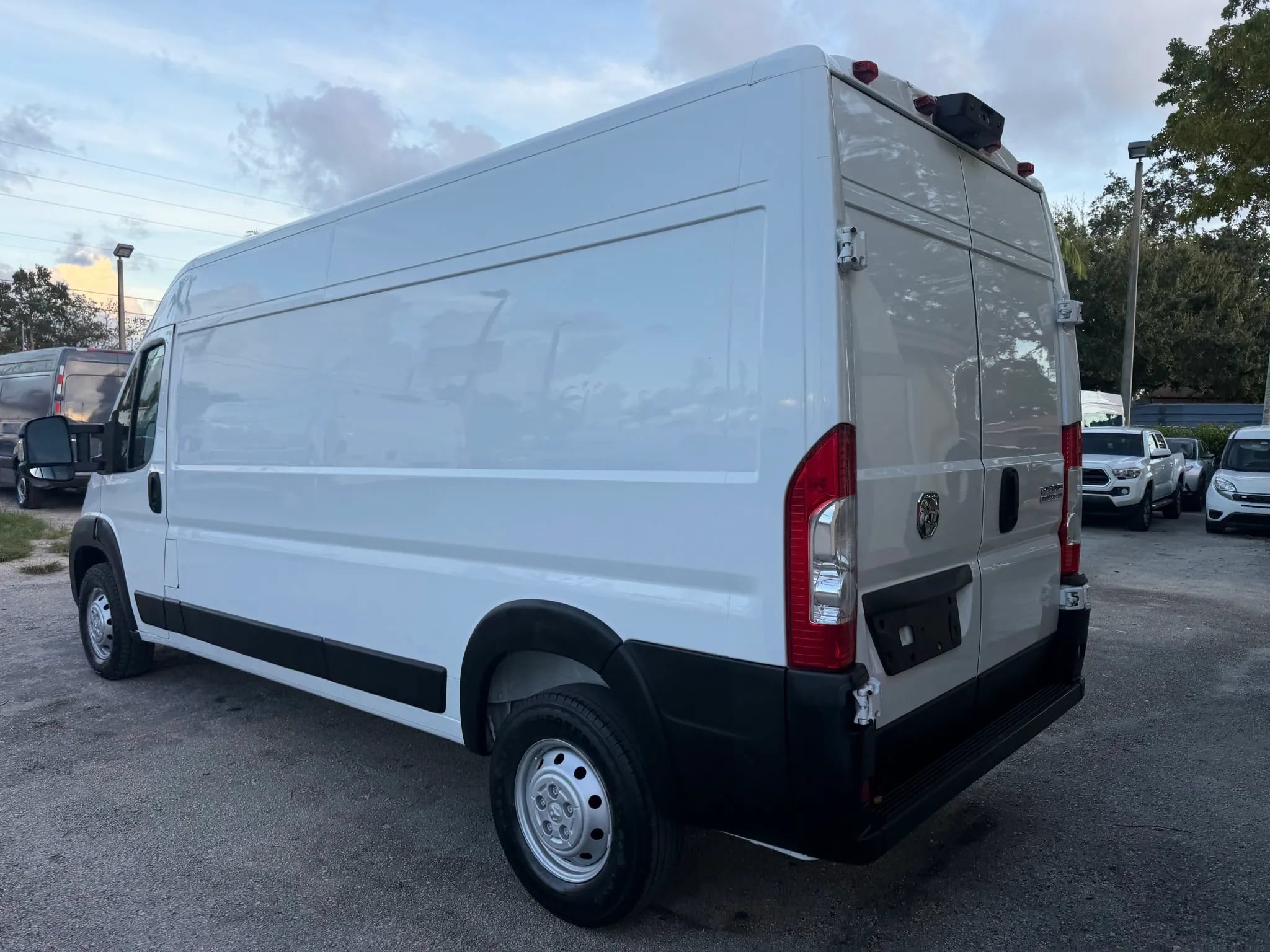 Used 2023 RAM ProMaster 2500 159 High Roof FWD image 3