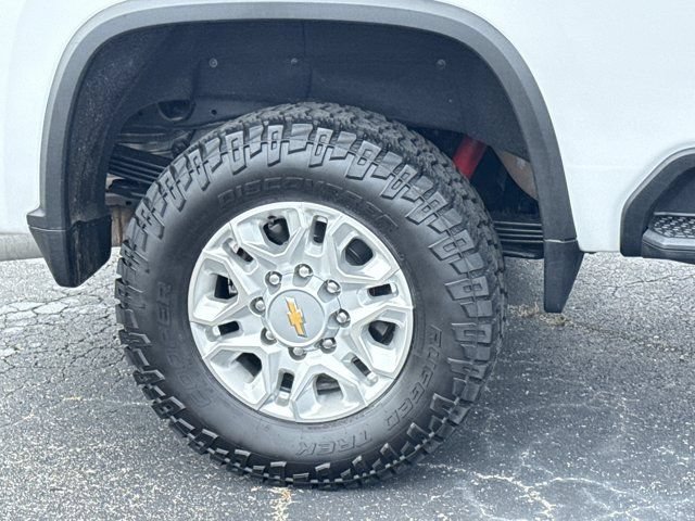 Used 2024 Chevrolet Silverado 2500 LT AWD/4WD image 5