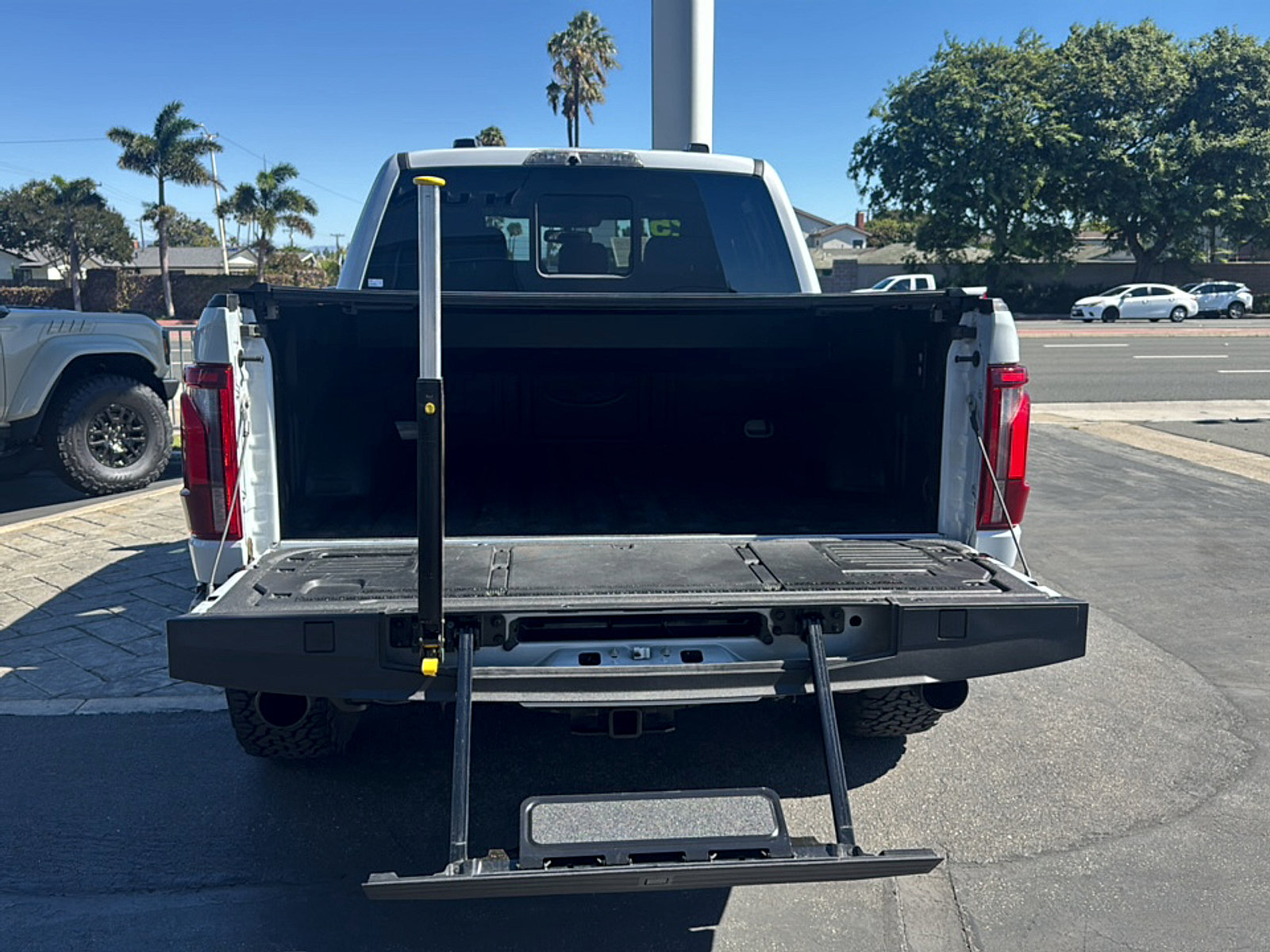 Used 2025 Ford F150 Raptor AWD/4WD image 8