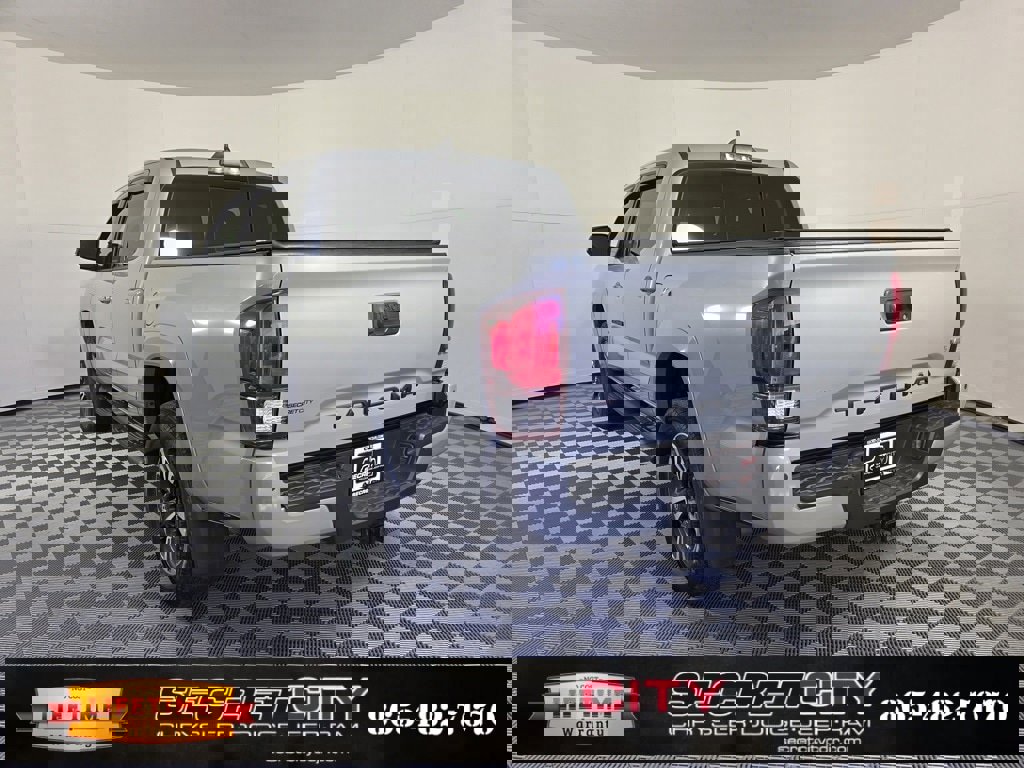 Used 2018 Toyota Tacoma TRD Sport image 5