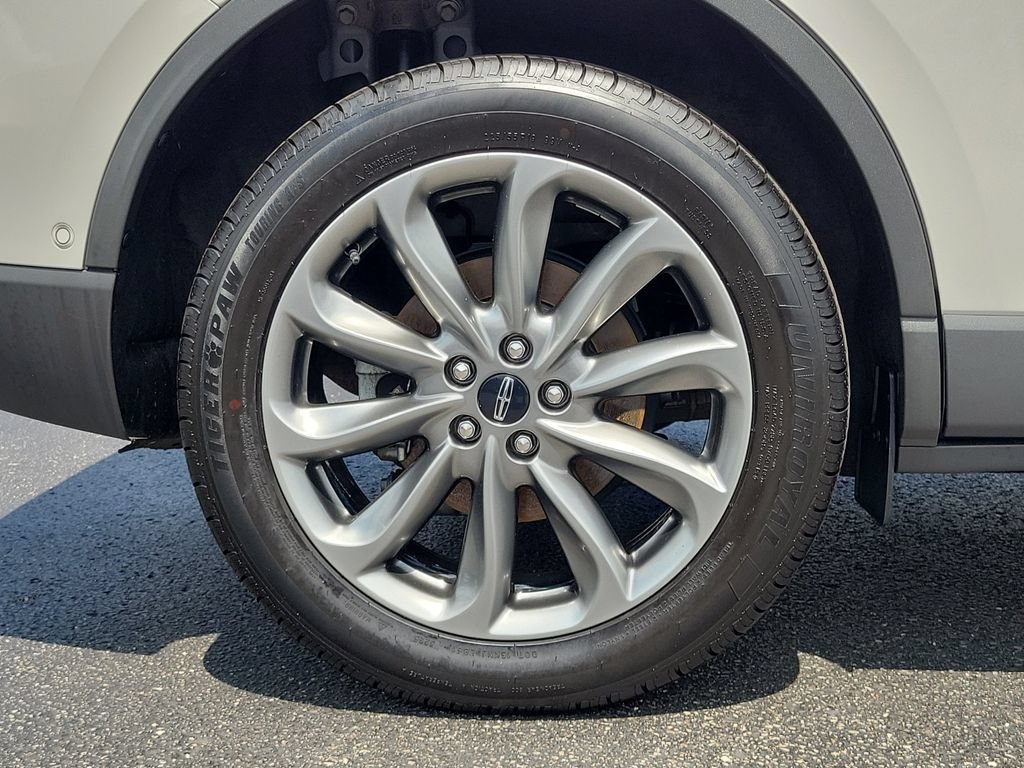 Certified 2022 Lincoln Corsair FWD w/ Premium Package image 9
