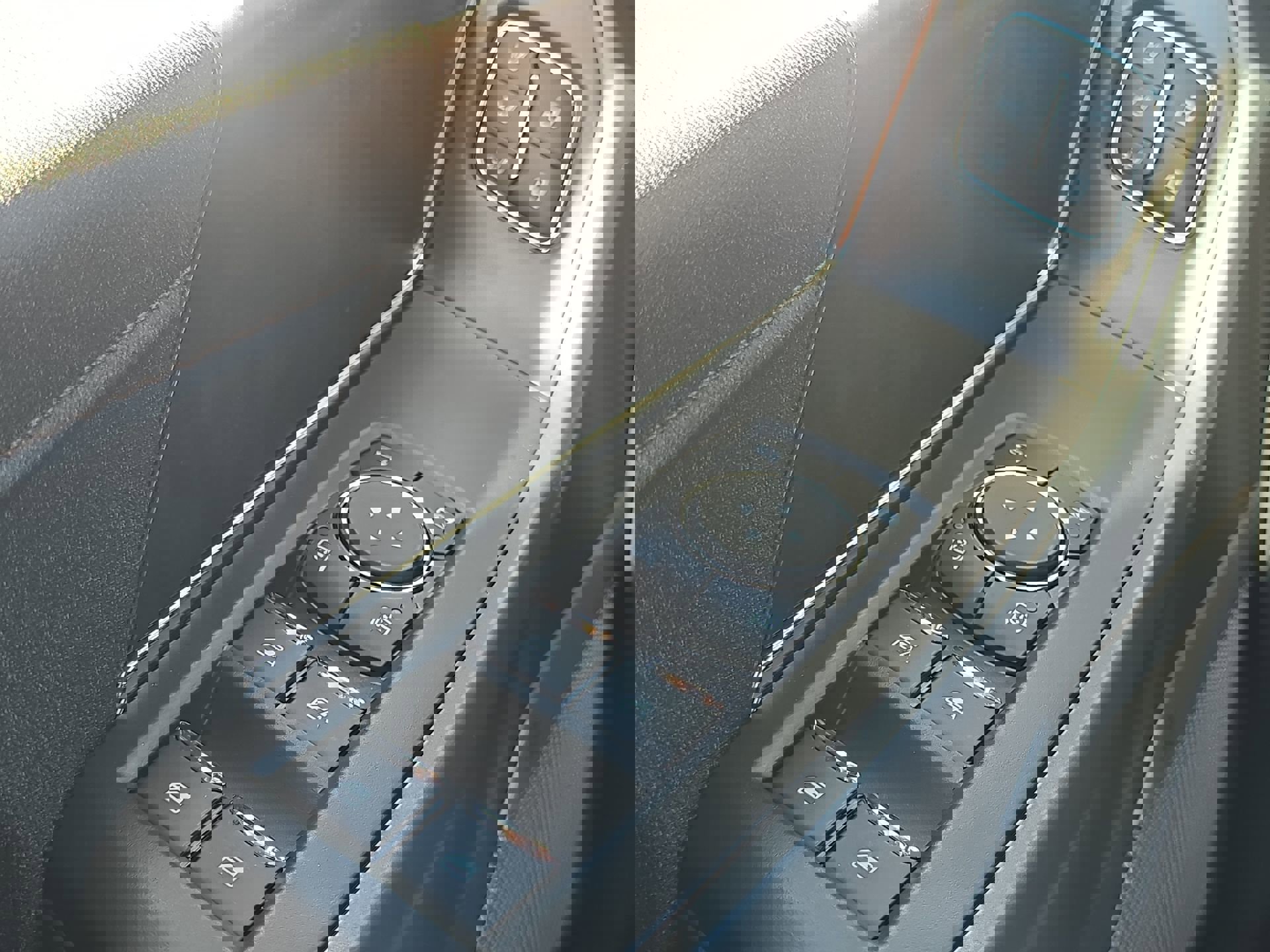 Used 2023 Ford F150 Lightning 4x4 SuperCrew image 14