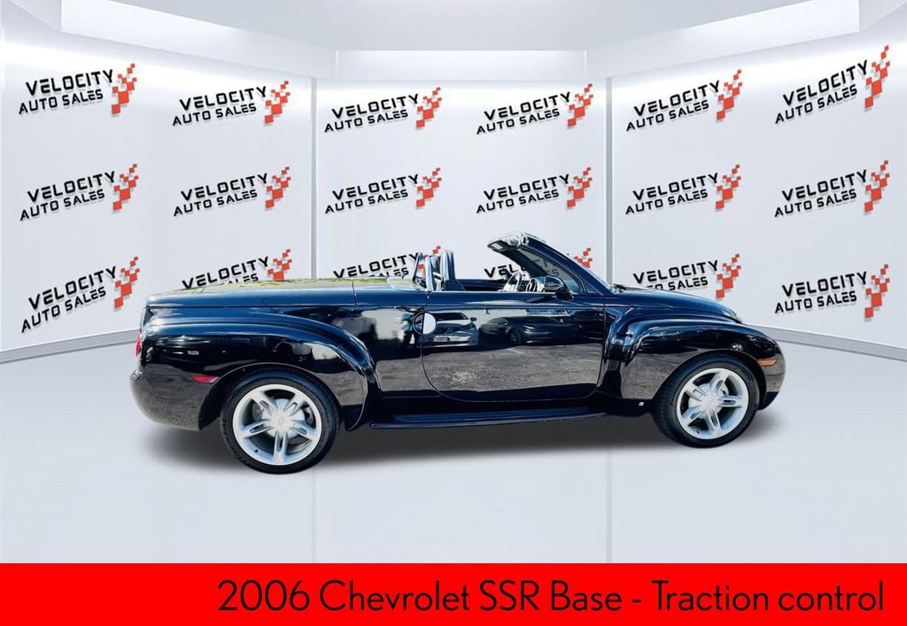 Used 2006 Chevrolet SSR w/ Preferred Equipment Group image 2