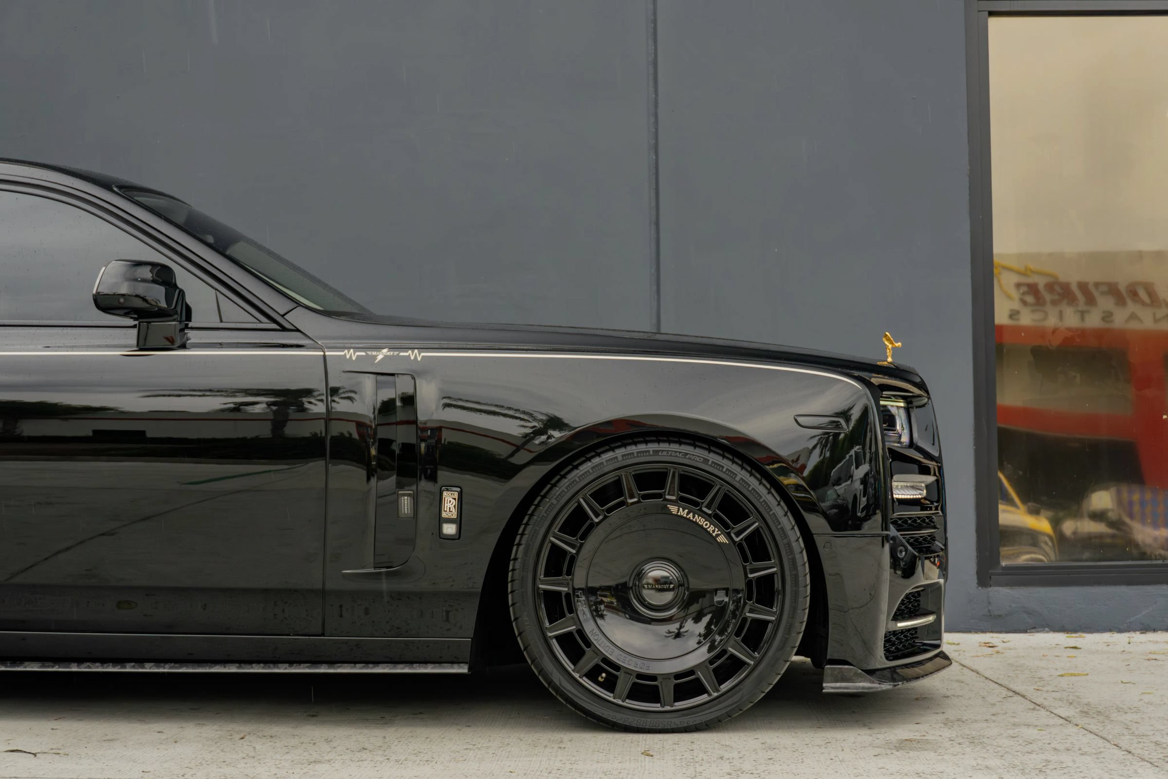 Used 2024 Rolls-Royce Phantom Sedan RWD image 35