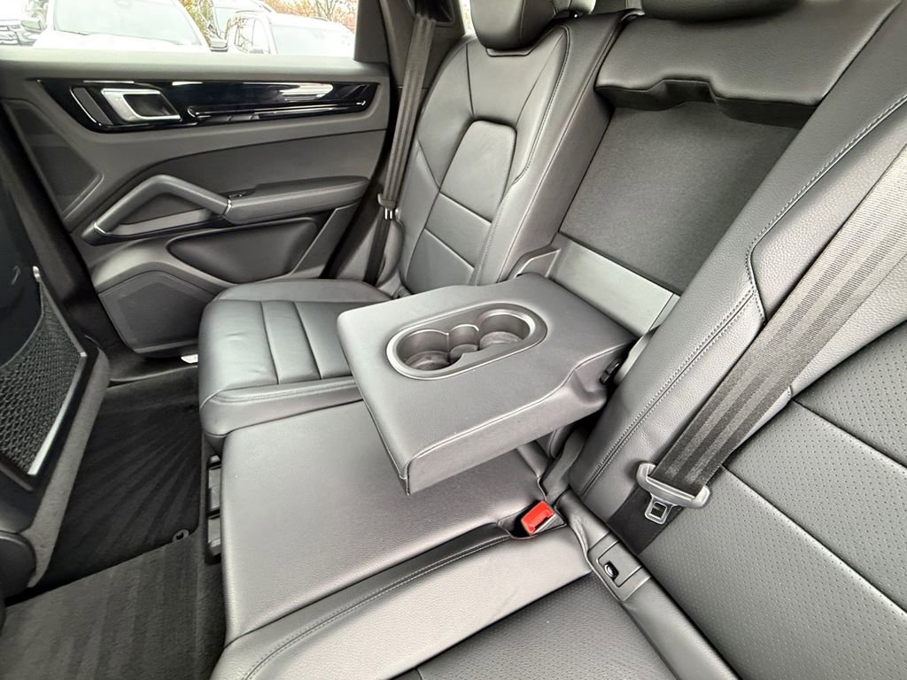 Used 2022 Porsche Cayenne image 25
