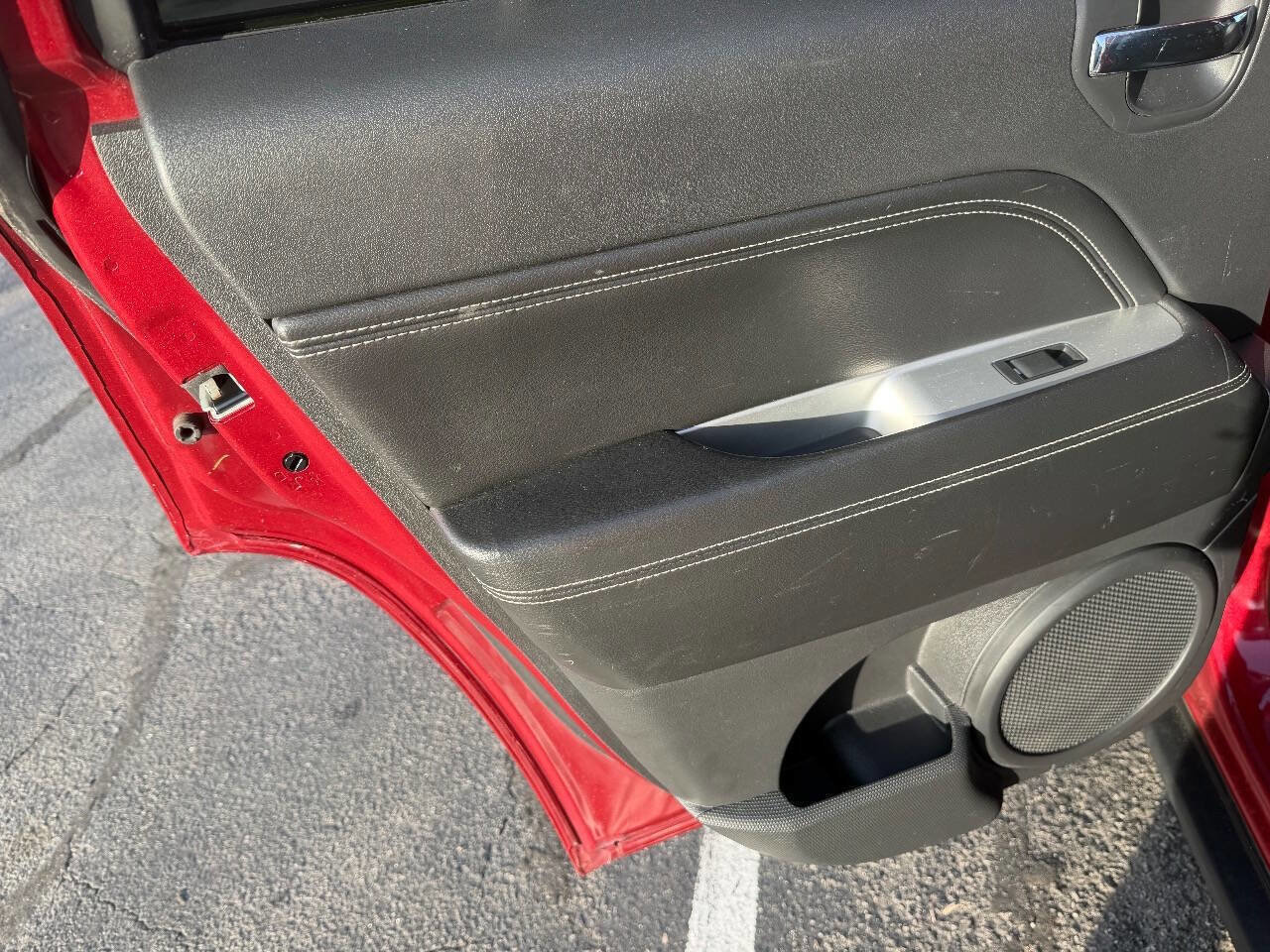 Used 2017 Jeep Compass Latitude image 12