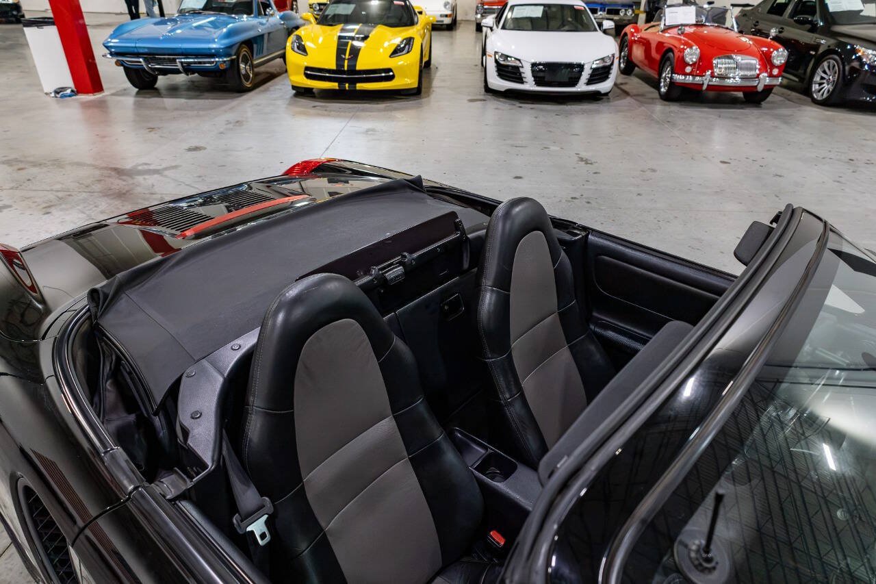 Used 2000 Toyota MR2 RWD image 32