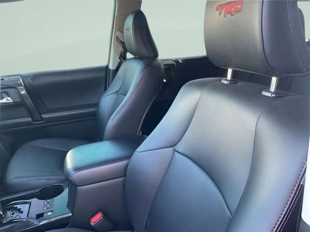 Used 2018 Toyota 4Runner SR5 AWD/4WD image 15
