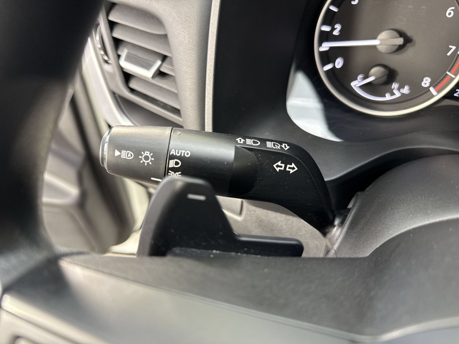 Used 2023 Nissan Rogue S AWD/4WD image 15