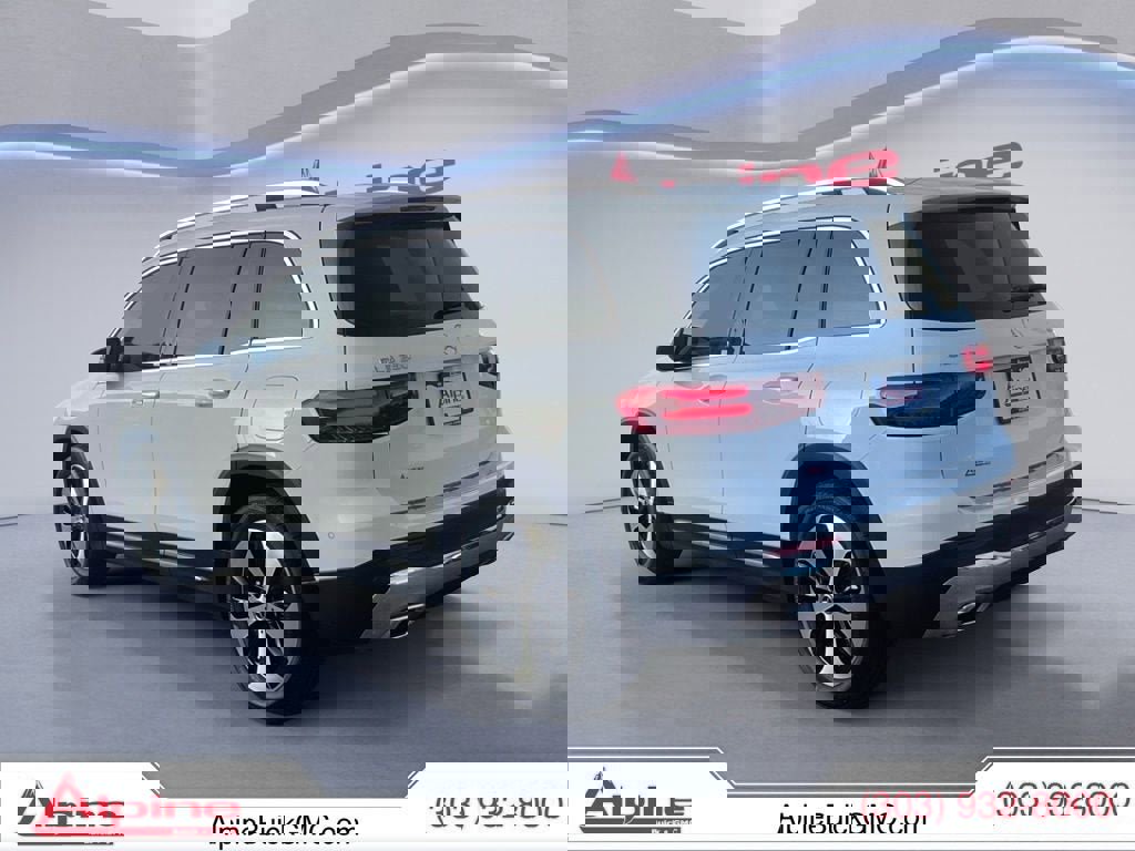 Used 2025 Mercedes-Benz GLB 250 4MATIC image 3