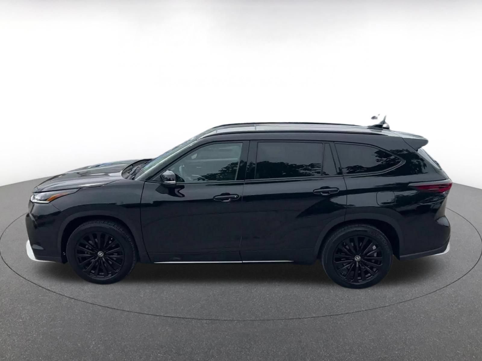 Used 2025 Toyota Highlander XSE AWD/4WD image 9