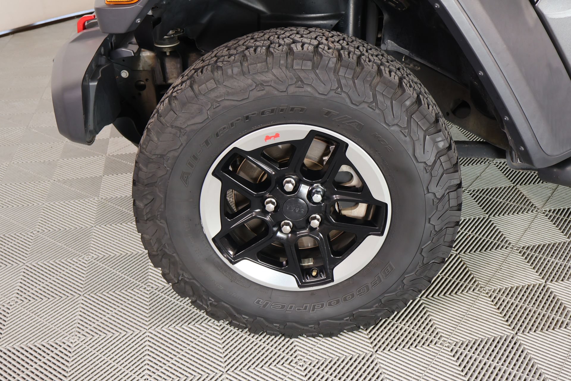 Used 2018 Jeep Wrangler Unlimited Rubicon w/ Dual Top Group AWD/4WD image 17