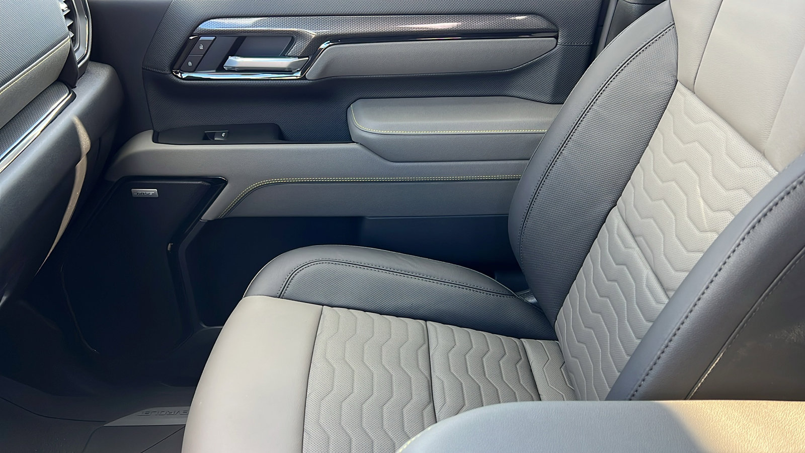 New 2026 Chevrolet Silverado 2500 ZR2 w/ LPO, Dark Essentials Package image 23