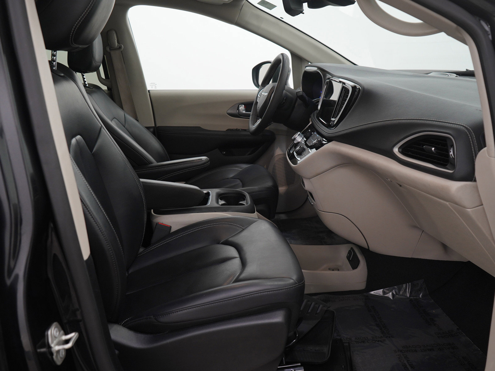 Used 2023 Chrysler Pacifica Touring-L image 11