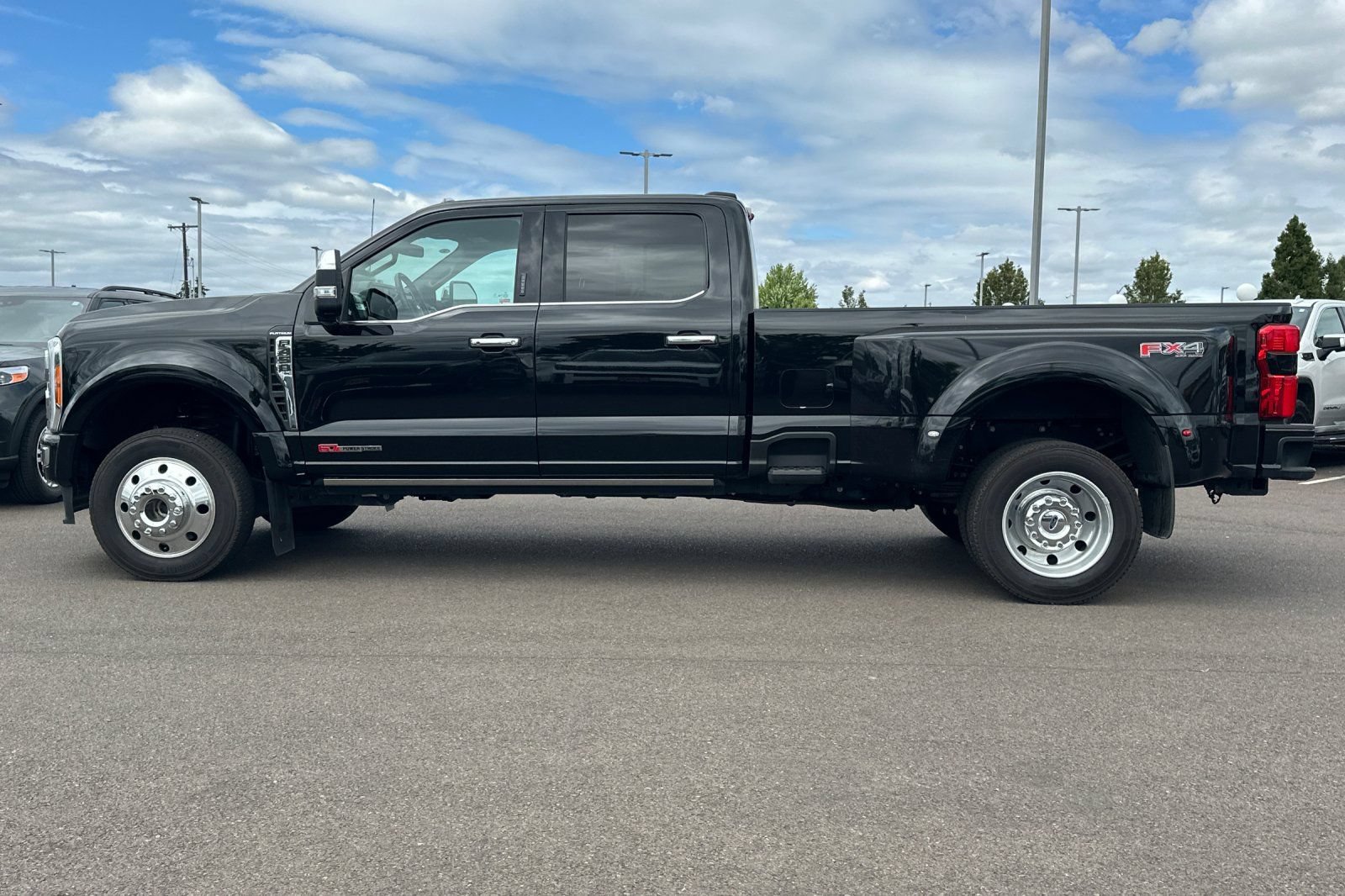 Used 2023 Ford F450 Platinum w/ FX4 Off-Road Package AWD/4WD image 7