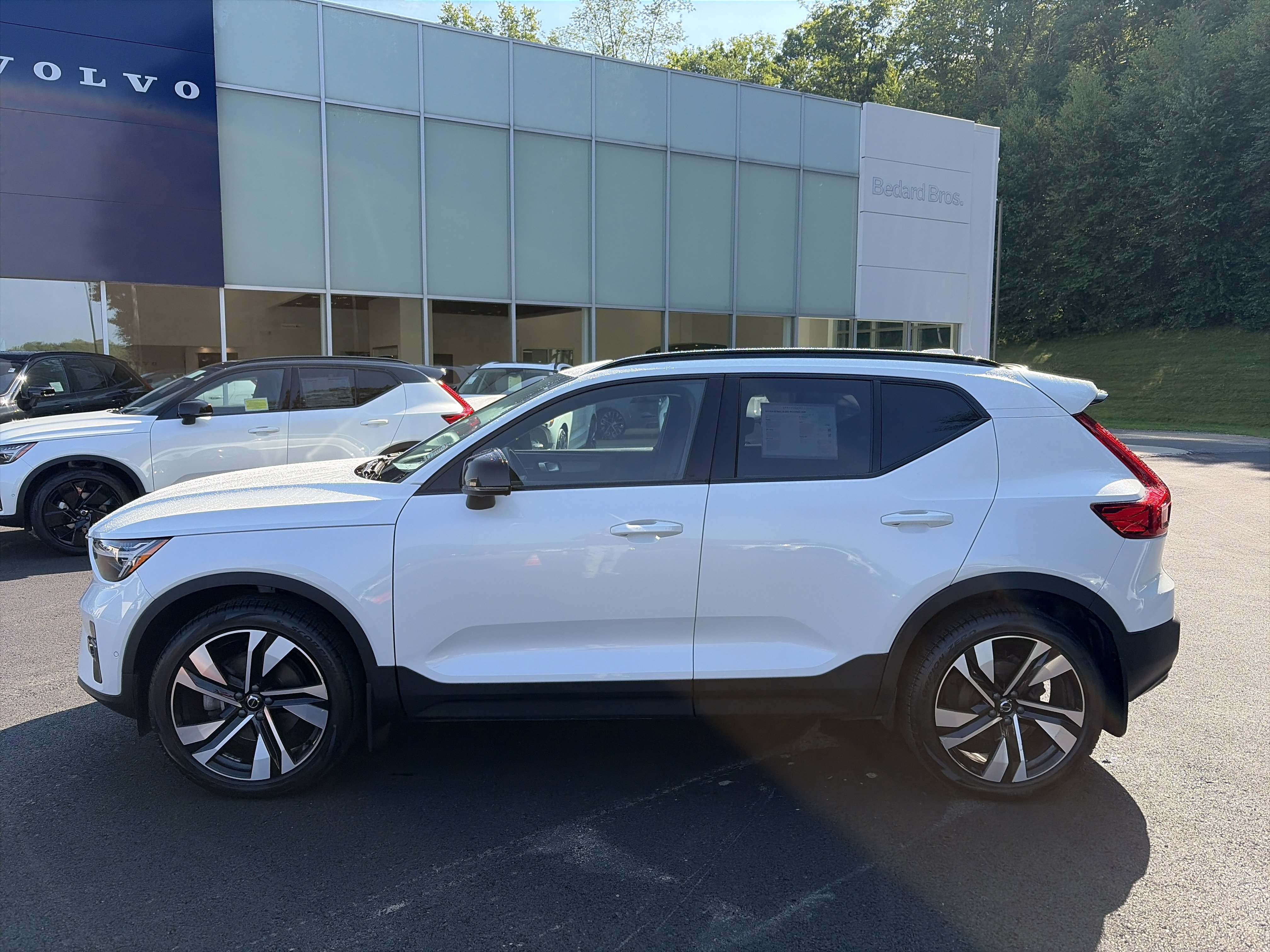 Certified 2023 Volvo XC40 B5 Ultimate w/ Protection Package Premier AWD/4WD image 2