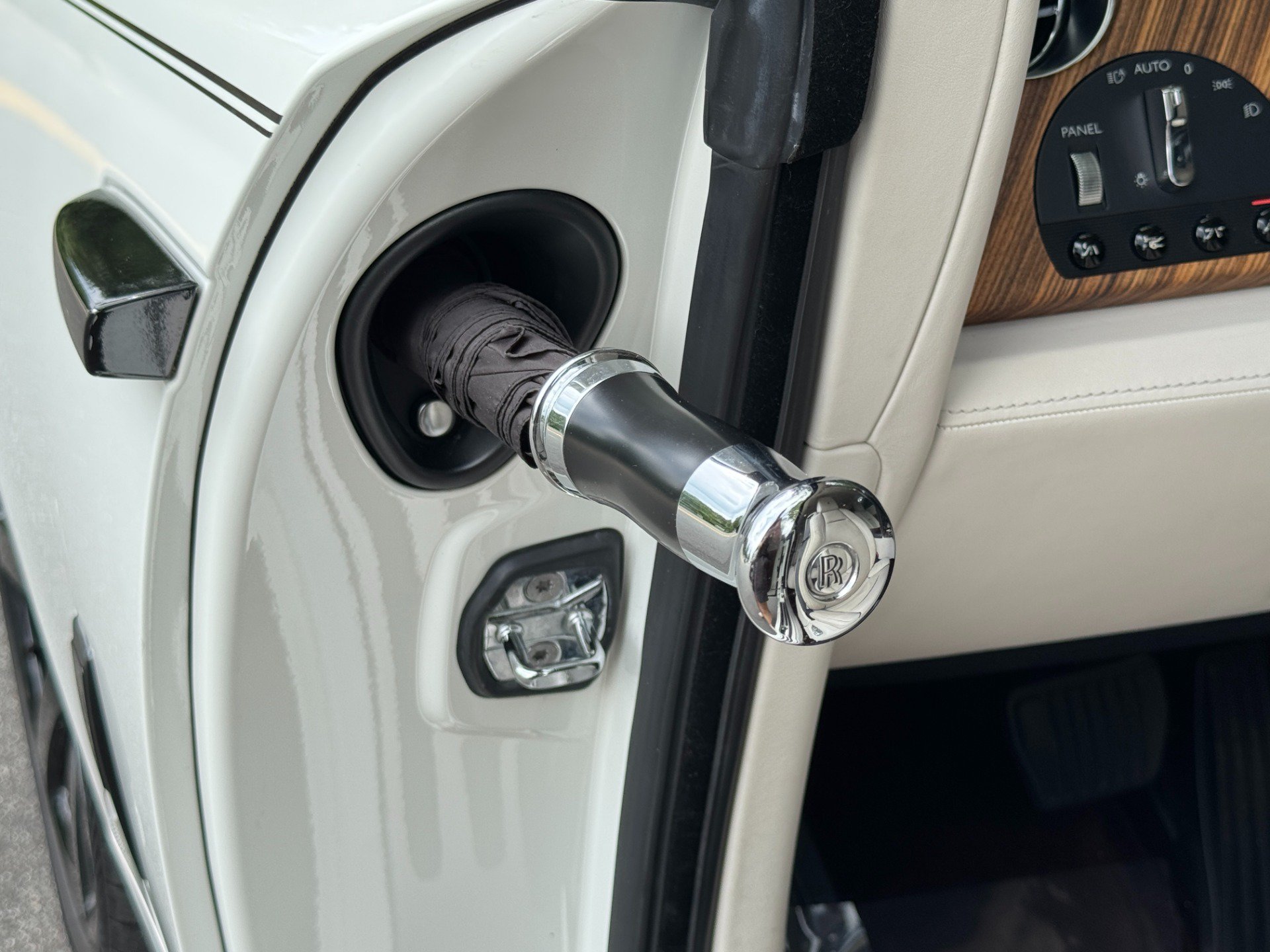 Used 2017 Rolls-Royce Wraith RWD image 35