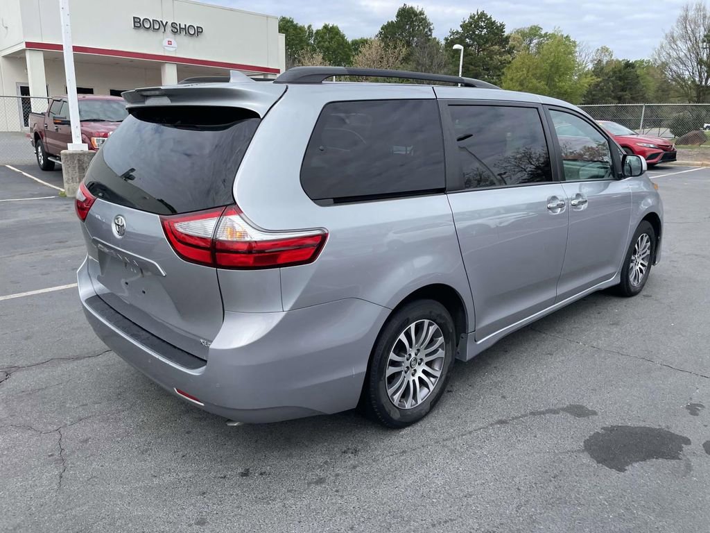 Used 2018 Toyota Sienna XLE Premium image 10