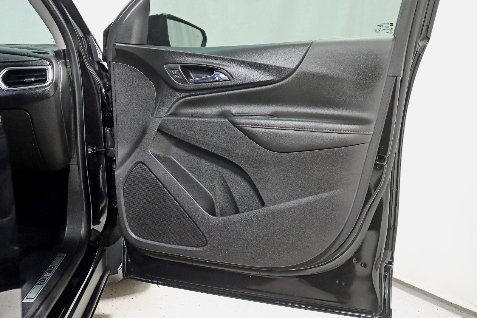 Used 2021 Chevrolet Equinox Premier w/ Redline Edition image 29