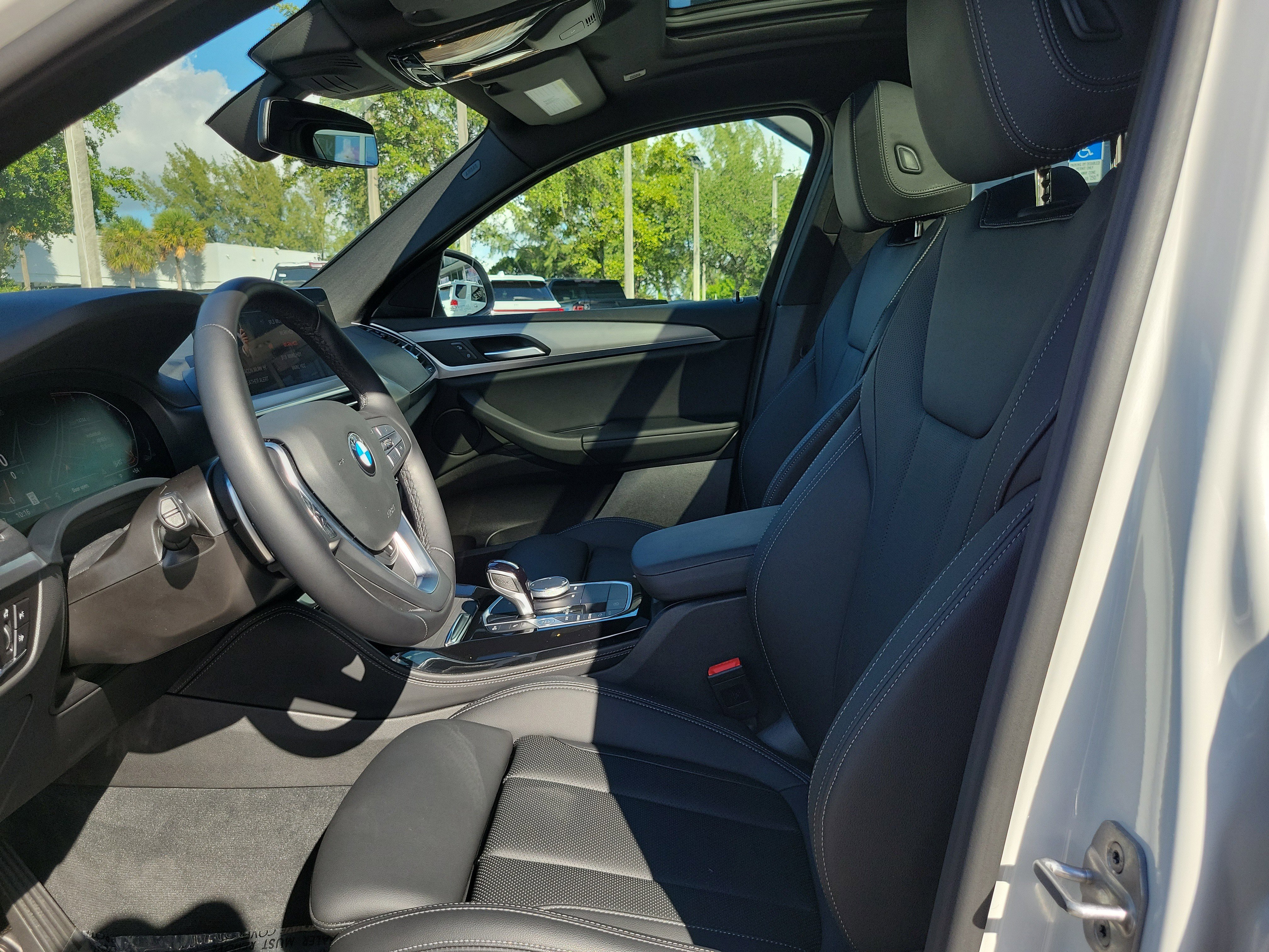 Used 2025 BMW X4 xDrive30i image 13