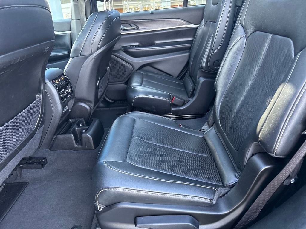 Used 2024 Jeep Grand Cherokee L Limited w/ Luxury Tech Group II image 31