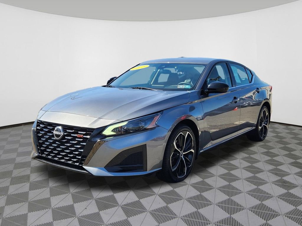 Used 2023 Nissan Altima 2.5 SR AWD/4WD image 2