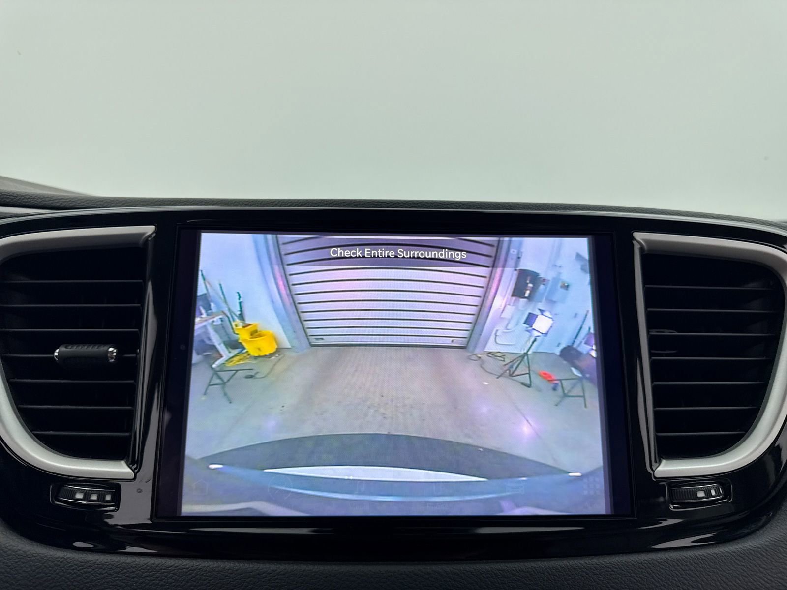 Used 2021 Chrysler Pacifica Touring-L FWD image 7