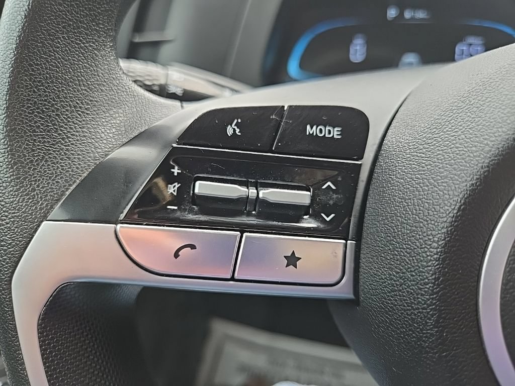 Used 2025 Hyundai Elantra SE FWD image 39