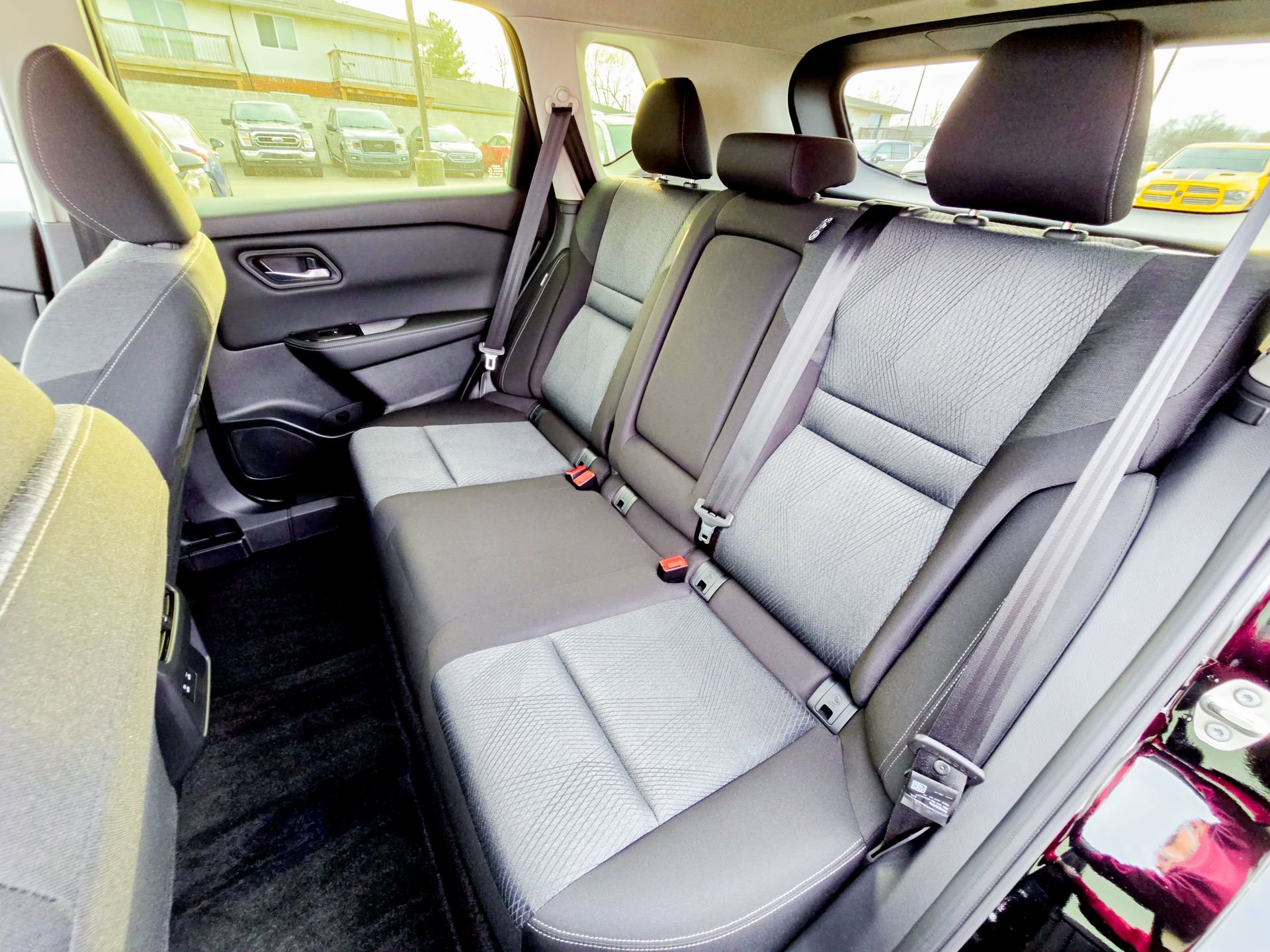 Used 2025 Nissan Rogue SV image 25