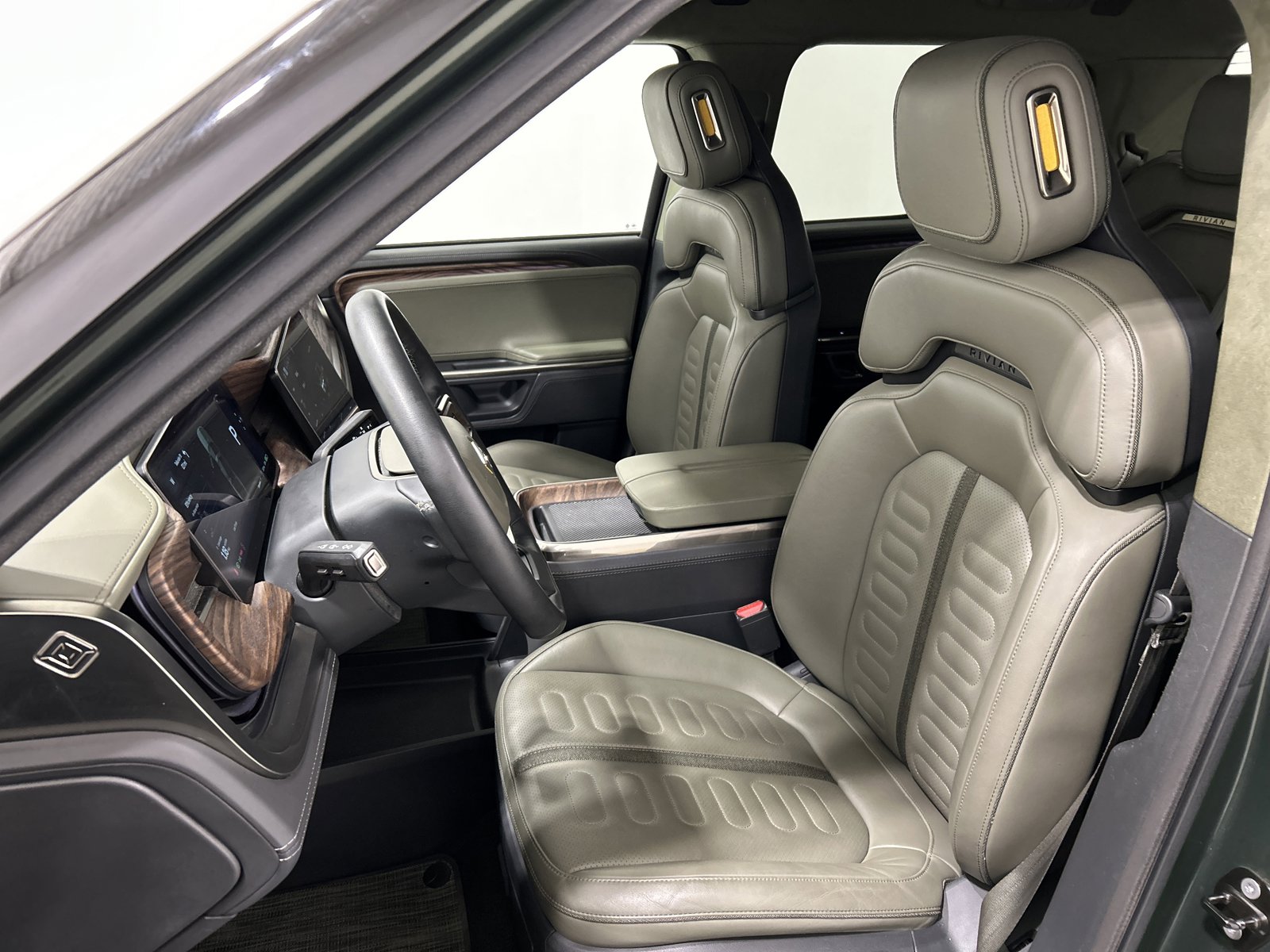 Used 2022 Rivian R1T Adventure image 20