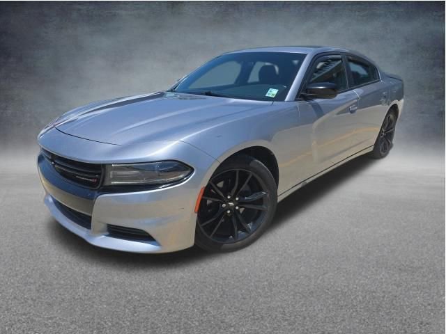 Used 2018 Dodge Charger SXT w/ Blacktop Package RWD image 3