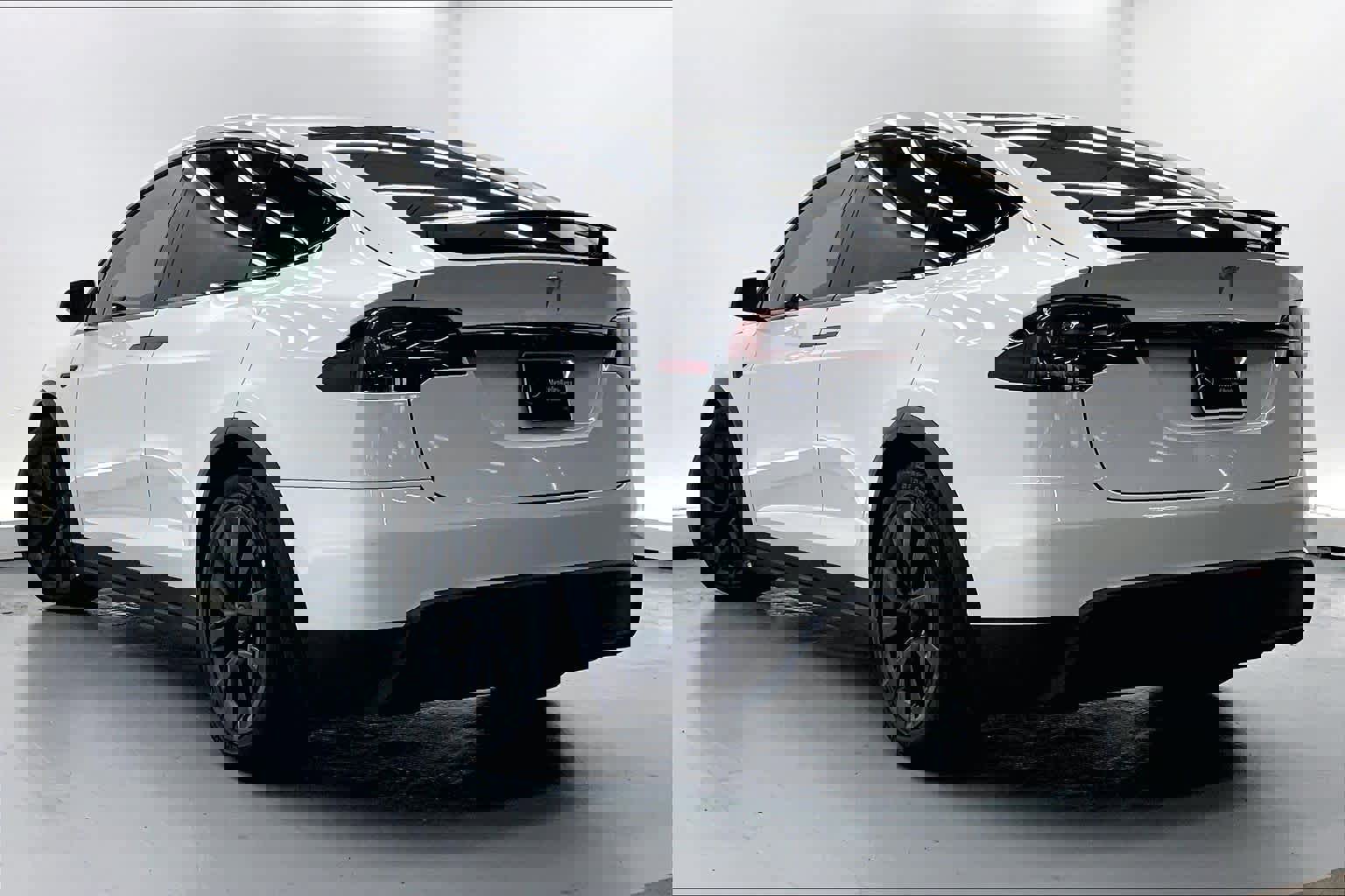 Used 2023 Tesla Model X image 2