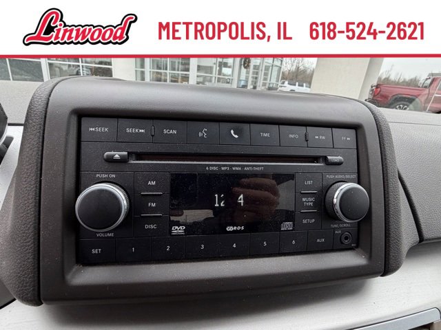 Used 2012 Volkswagen Routan SE image 16