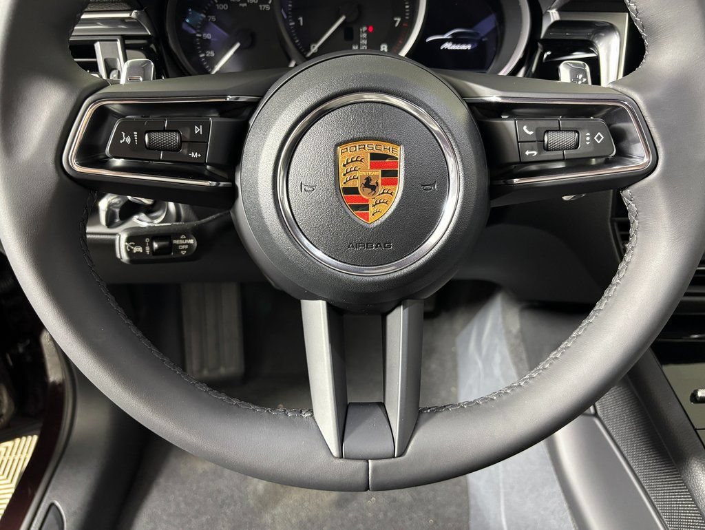 Certified 2026 Porsche Macan AWD/4WD image 22