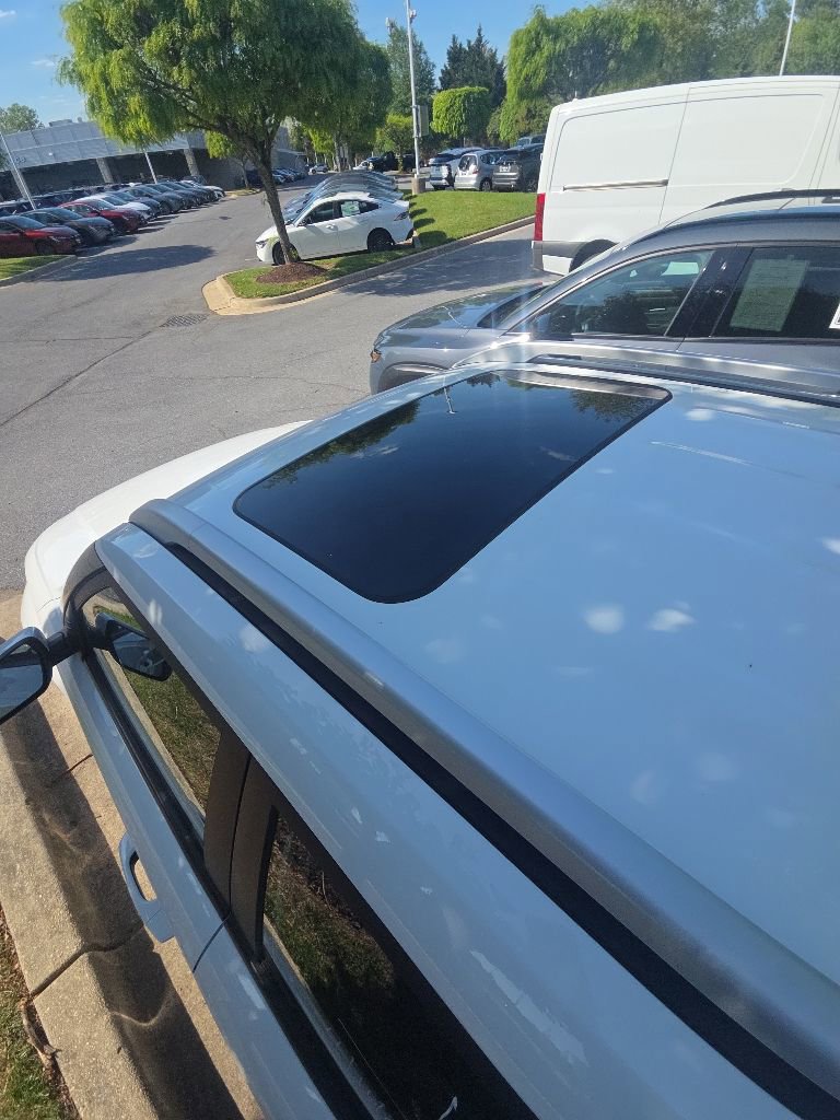 Used 2025 Hyundai Venue SEL FWD image 4