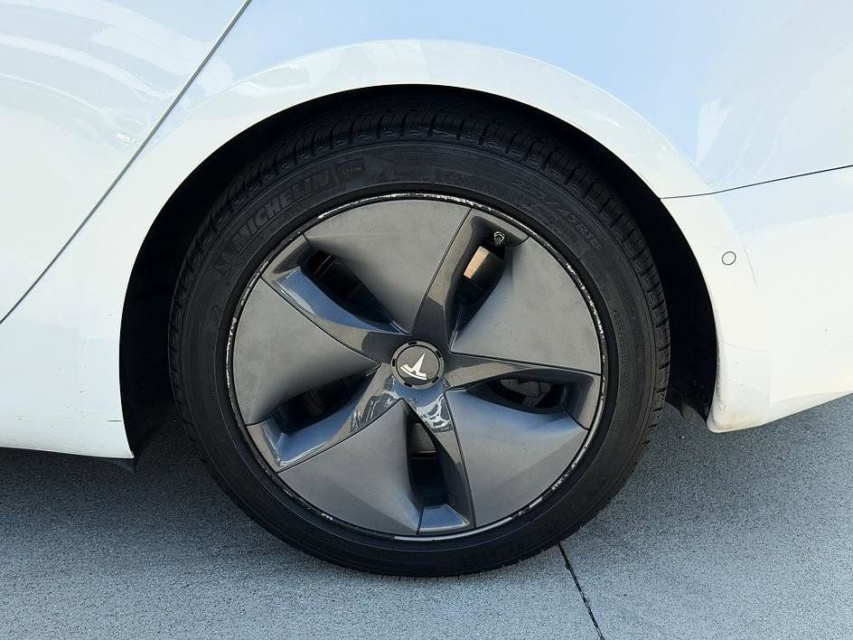 Used 2020 Tesla Model 3 image 17