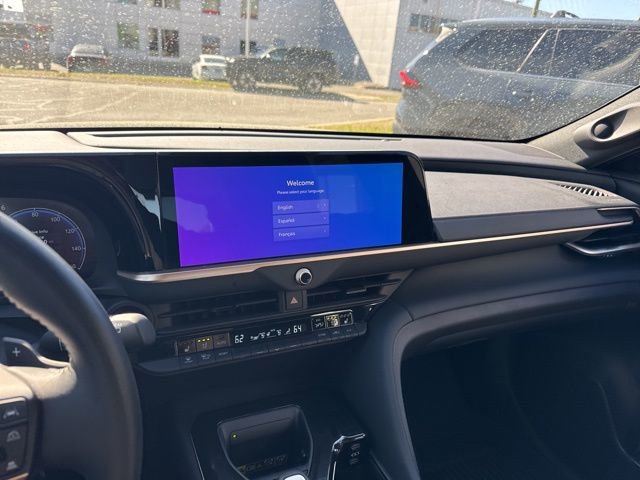 Used 2025 Toyota Crown Signia w/ Advanced Technology Package image 17