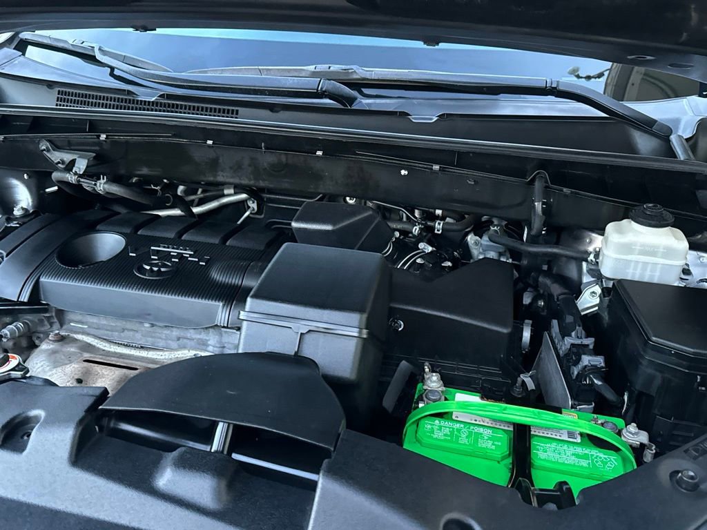 Used 2018 Toyota Highlander LE w/ Carpet Mat Package (TMS) FWD image 28